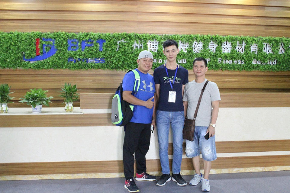 Vietnam Customers Come To China To Find Gym Equipment Factory