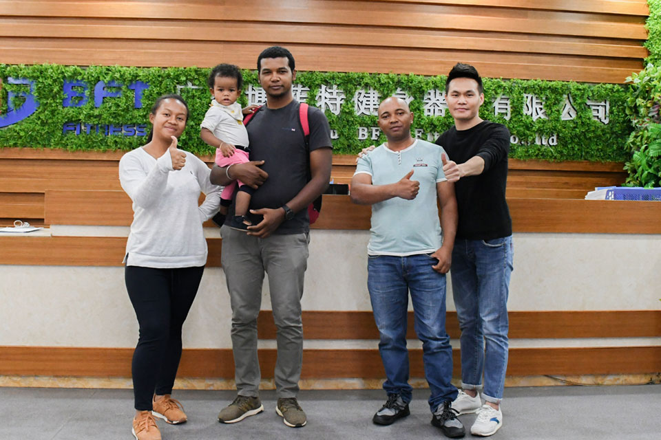 Madagascar Customers Purchase Chinese Gym Equipment